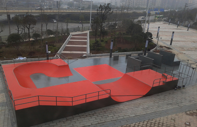 湖南省長沙大學城商業廣場極限運動場